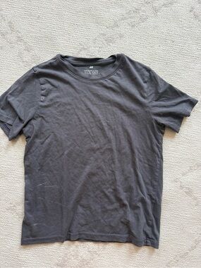 H&M Short Sleeve Crew Tee in Charcoal Gray